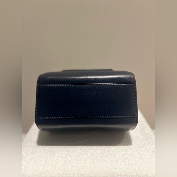 🧿💙 Givenchy Top handle handbag 🧿💙 - Picture 10 of 17
